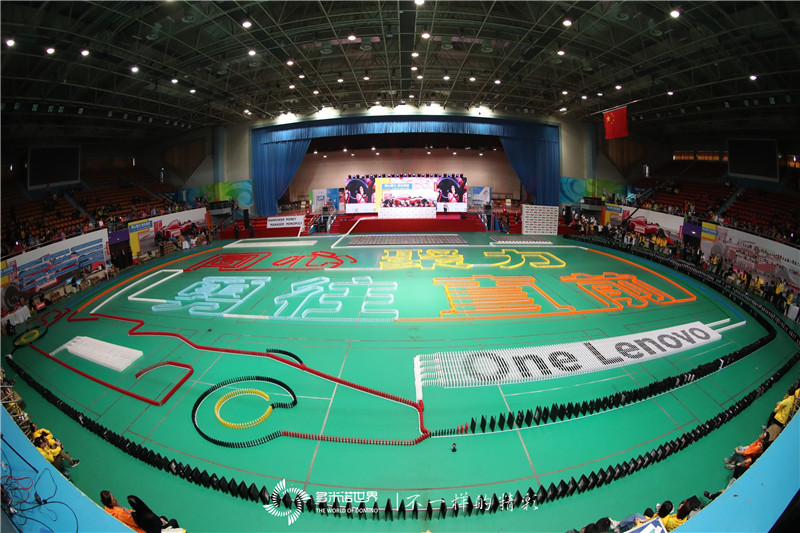 笔记本电脑多米诺世界纪录05.jpg 笔记本电脑多米诺世界纪录05.jpg