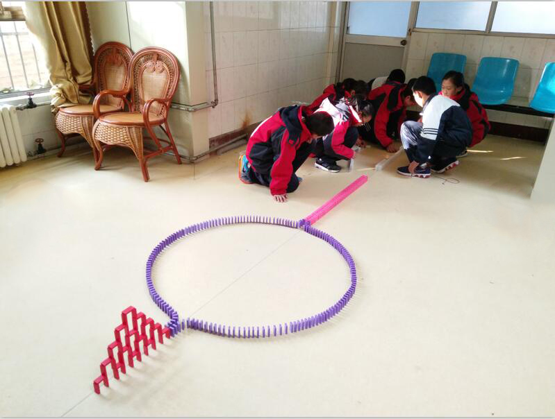 多米诺骨牌震撼心灵的运动.jpg 多米诺骨牌震撼心灵的运动.jpg