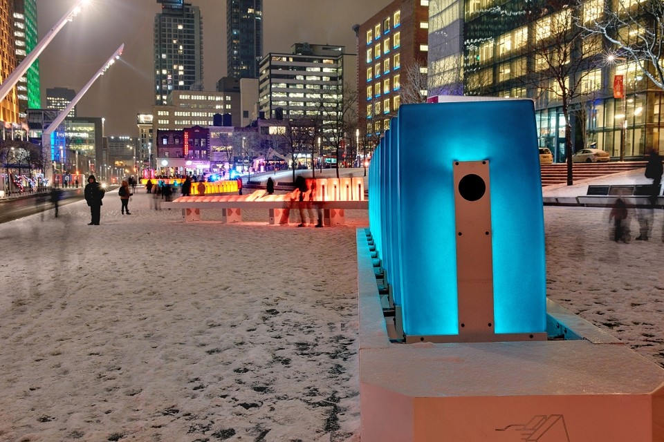 “多米诺骨牌”灯光装置4.jpg “多米诺骨牌”灯光装置4.jpg