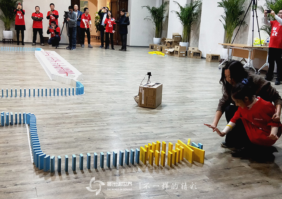 东软贺新春，多米诺送祝福