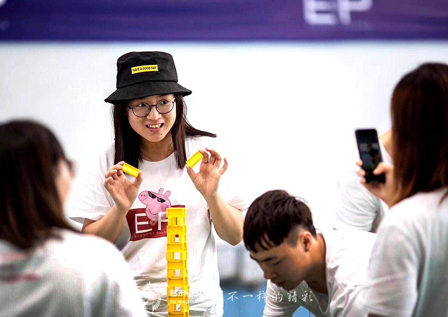 雅莹多米诺团队大挑战祝福集团30周年