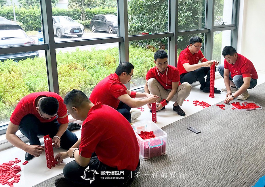 汇才学院总裁班，多米诺骨牌庆开学