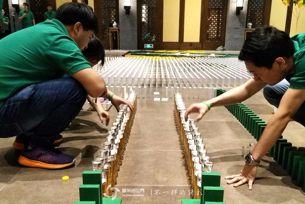 喜力，一次无与伦比的多米诺团队建设