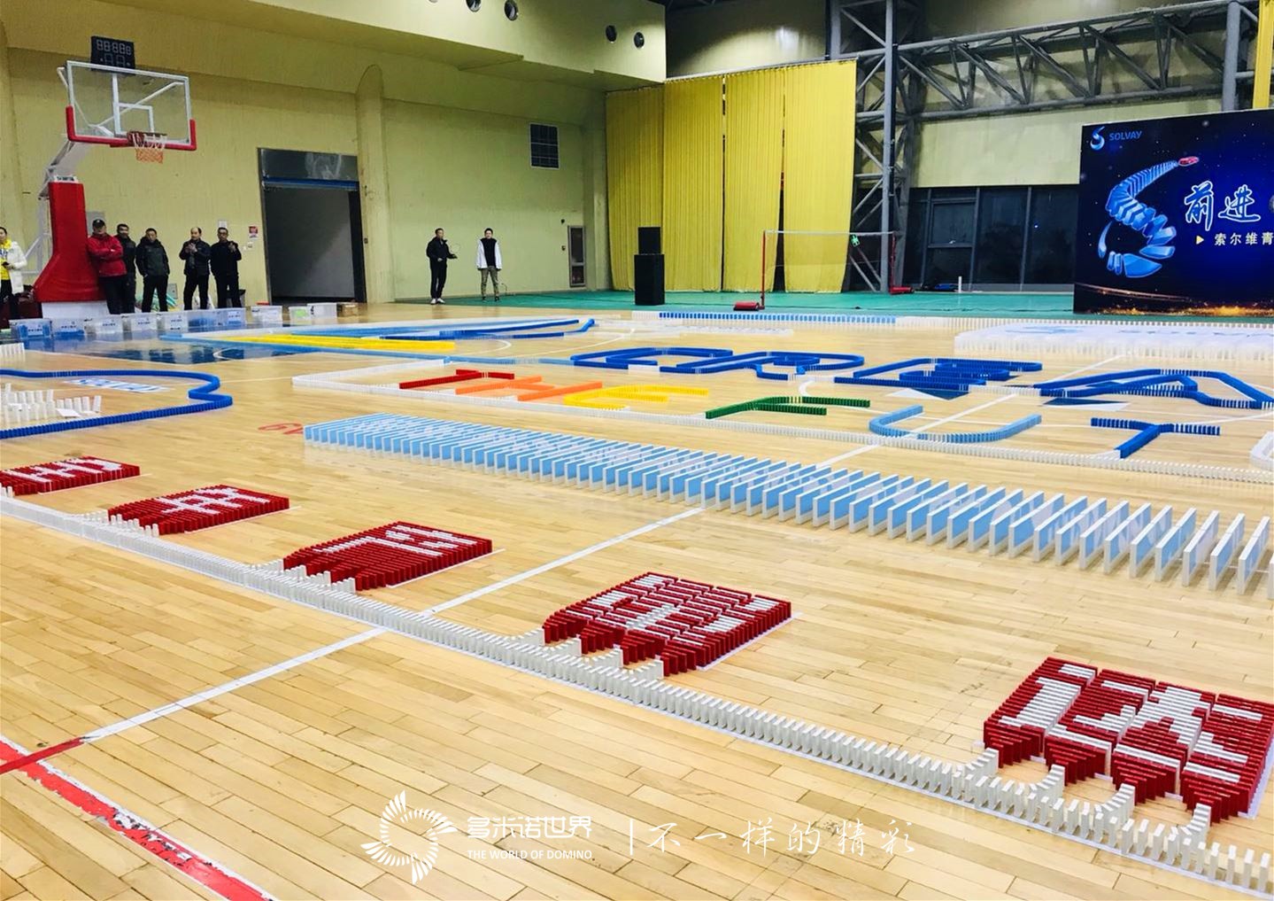 多米诺骨牌团建诠释企业精神