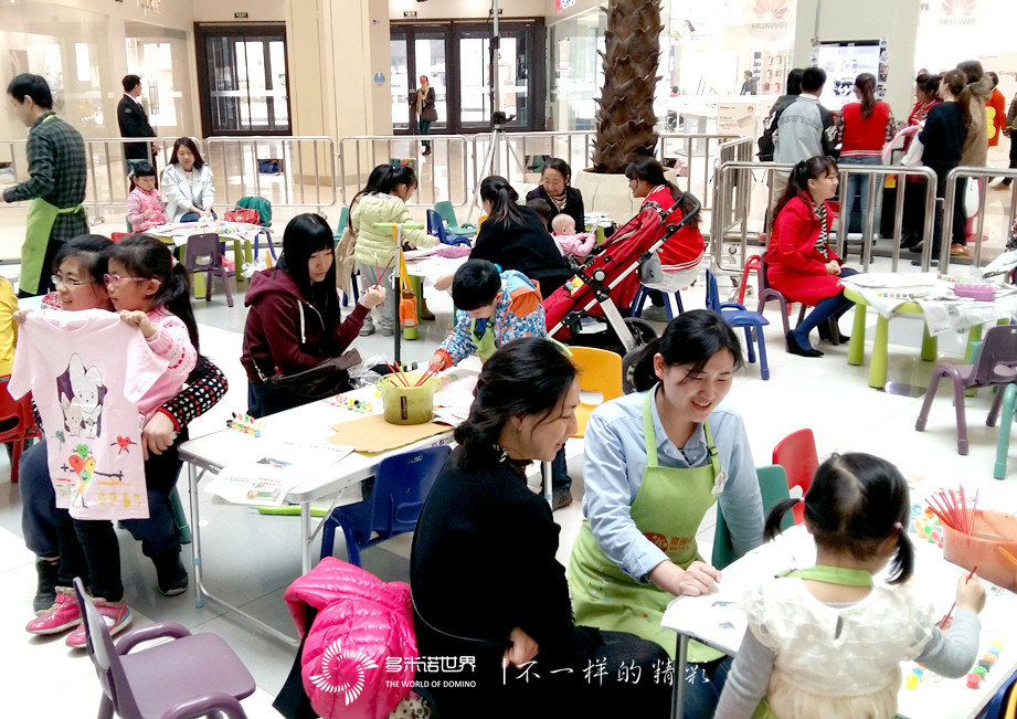 多米诺启动 “地球一小时”熄灯仪式