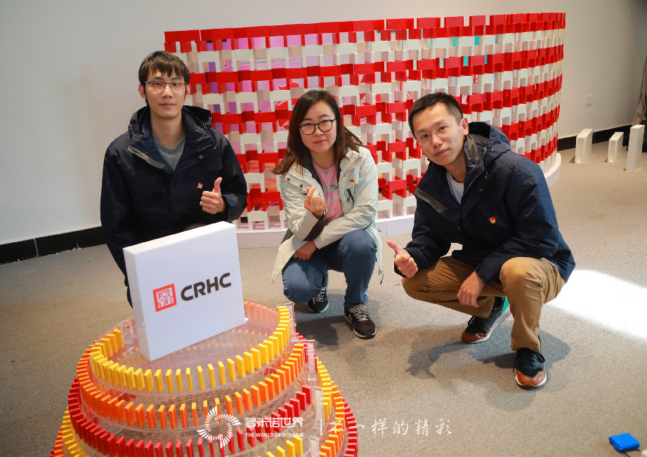 国新基金创意团建，共筑多米诺画卷