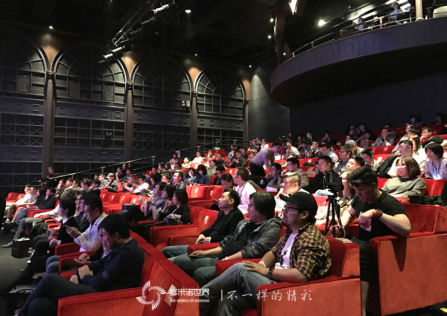 壮观多米诺骨牌墙，启动Y2Game两周年盛典