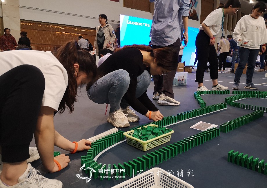 广联达与多米诺的不解情缘