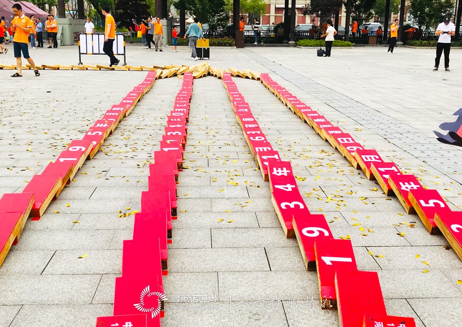  1万块多米诺骨牌，总长2500米！象山影视城“演绎”长征路